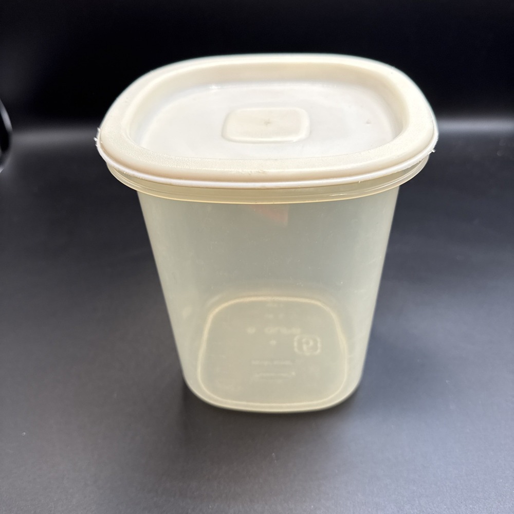 Vintage Rubbermaid‎ 6 Cup #5 Servin Saver Food Storage Canister Off White Almond